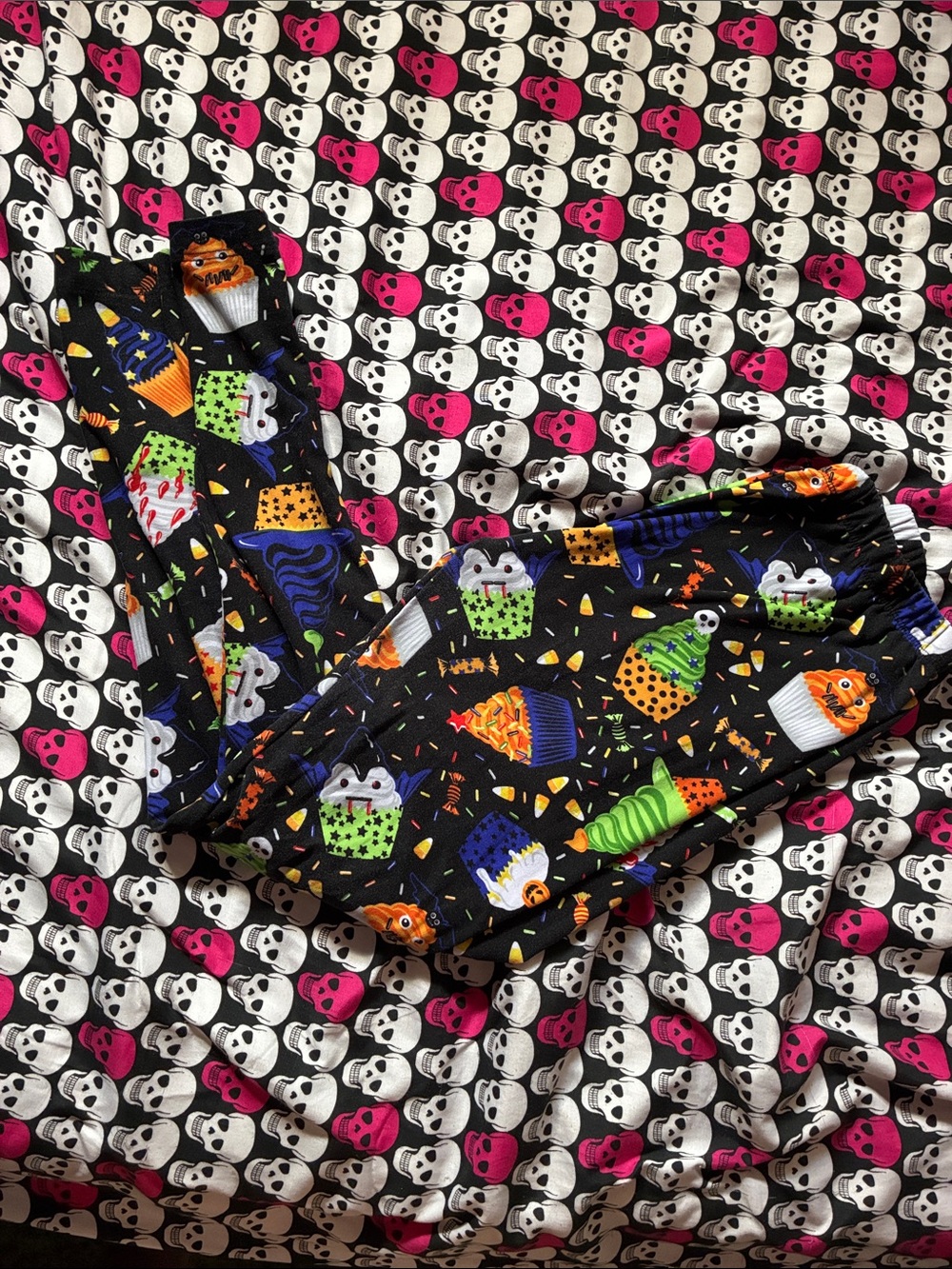 Super cute Halloween cupcake leggings